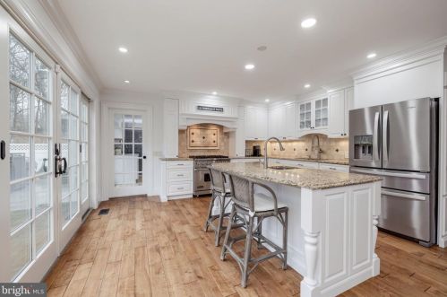 8701 Belmart Rd, Rockville MD  20854-1610 exterior