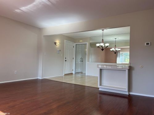 2309 Walton Blvd, Rochester MI 48309-1448 exterior