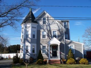 340 School St, Taunton, MA 02780-1944