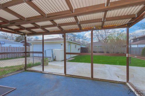 2220 Jackson St, Waukegan IL 60085-7354 exterior