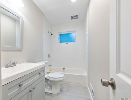 42 Rensselaer Dr, Commack NY 11725-4527 exterior