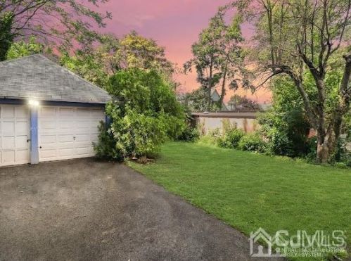 117 Nichol Ave, New Brunswick NJ 08901-2833 exterior