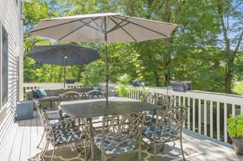 10 Carleton Ave, Briarcliff NY 10510-1723 exterior