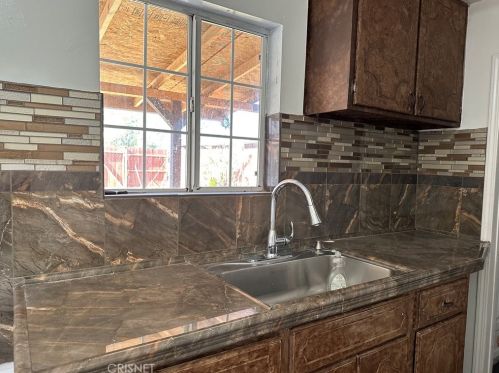 37 Garden Dr, Bakersfield CA 93307-5255 exterior