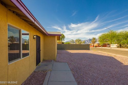 2201 Los Altos Ave, Tucson AZ  85705-5727 exterior