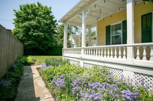 53 Everett St, Middletown, RI 02840-2768