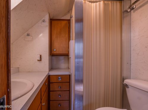 320 Elizabeth St, Sylvan Beach MI 49461-1311 exterior