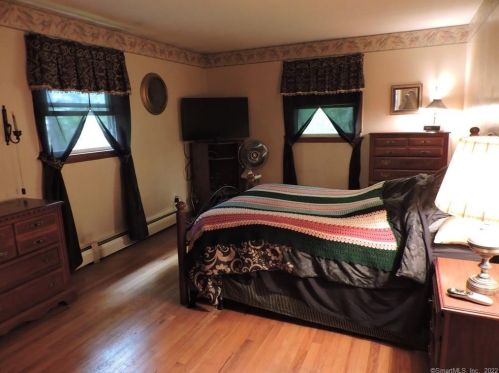 231 Columbia Rd, Enfield CT 06082-4203 exterior