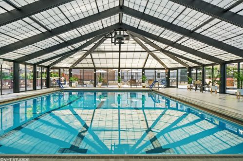 1555 Astor St, Chicago IL  60610-1673 exterior