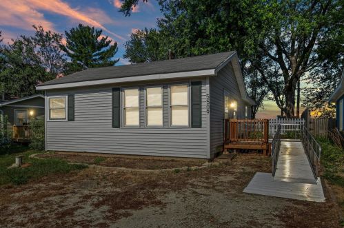 5509 Wonder Wood Dr, Bull Valley IL 60097-9001 exterior