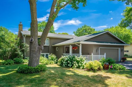 1480 Three Oaks Ave, Maple Plain, MN 55359-9528