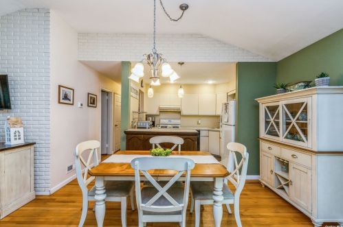 37 Evelyn Dr, Commack NY 11725-3822 exterior