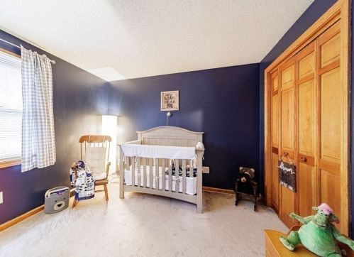 201 Winterset Dr, Springfield MA 01129-1850 exterior