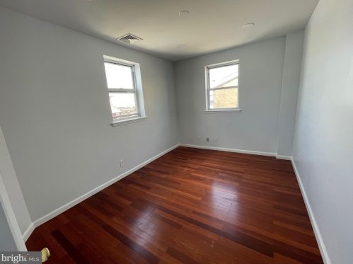 1239 6 St, Philadelphia PA 19140-4561 exterior