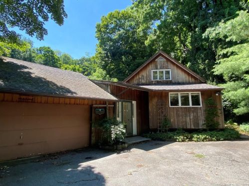 151 Salem Rd, Ridgefield CT 06877-3122 exterior