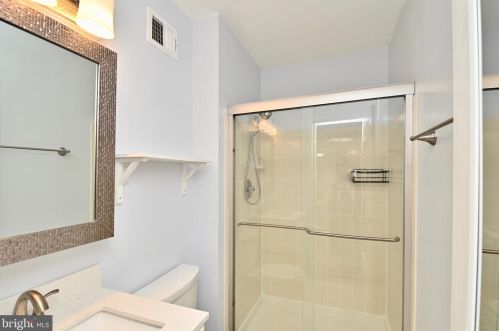 5648 Ridge View Dr, Alexandria VA  22310-1467 exterior