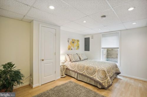 218 Forest Ave, Rockville MD 20850-1820 exterior