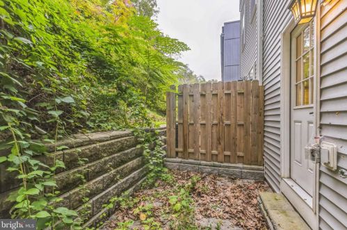 220 Fountain St, Philadelphia PA  19128-4508 exterior