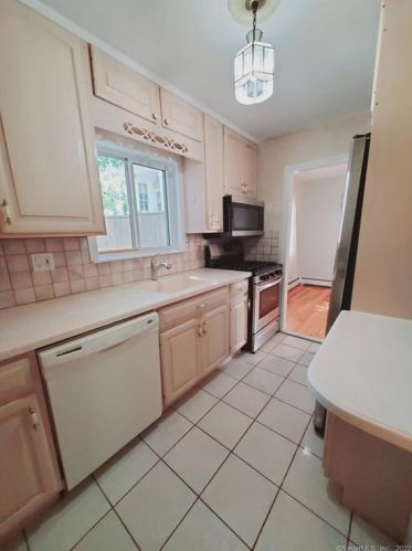 208 Flax Hill Rd, Norwalk, CT 06854-2899