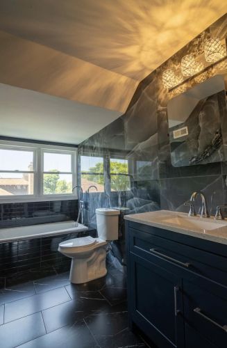 2726 Beverly Rd, Milwaukee WI  53211-2438 exterior