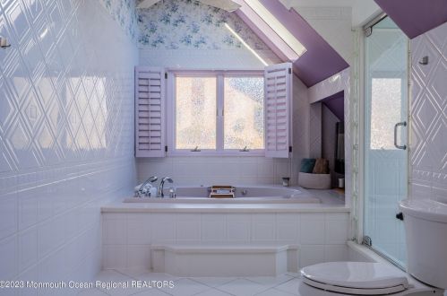 15 Hartshorne Pl, Middletown NJ  07748-2520 exterior