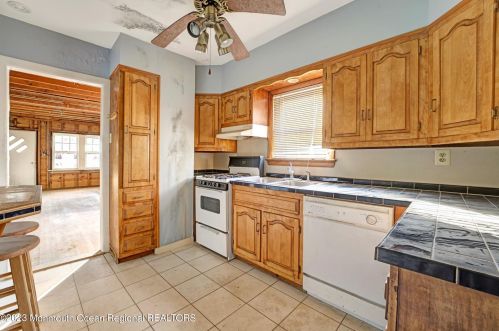 302 4 Ave, Belmar NJ 07719-2155 exterior