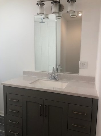 8422 Saginaw Ave, Chicago IL 60617-2028 exterior