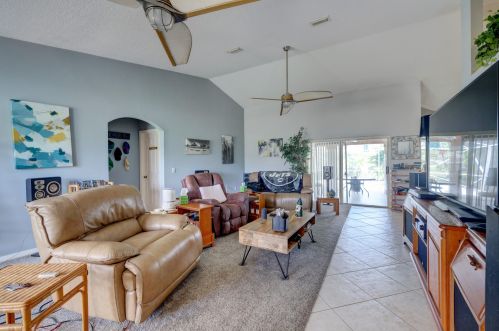 174 Dalton Cir, Fort Pierce FL 34953-5847 exterior