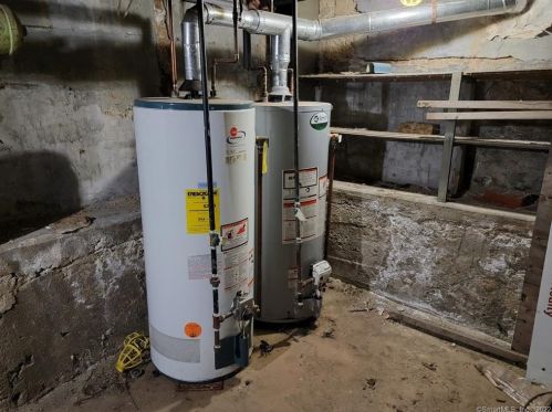 105 Olivia St, Derby CT 06418-1732 exterior