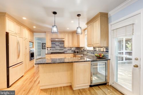 2998 Glenora Ln, Rockville MD 20850-3055 exterior