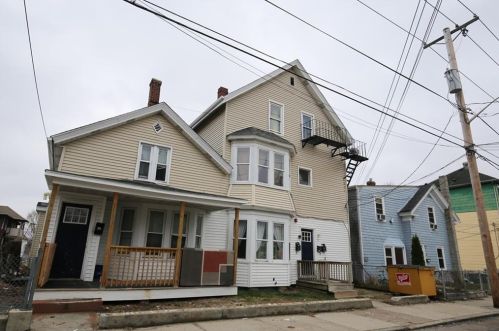 179 2nd Ave, Woonsocket, RI 02895-4037