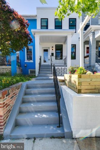 211 Douglas St, Washington DC  20002-1031 exterior