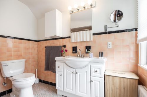 301 Carlisle Ave, Milwaukee WI 53217-4826 exterior