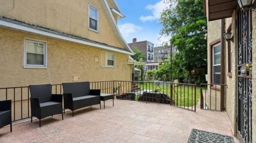 4315 Byron Ave, Bronx NY 10466-1517 exterior