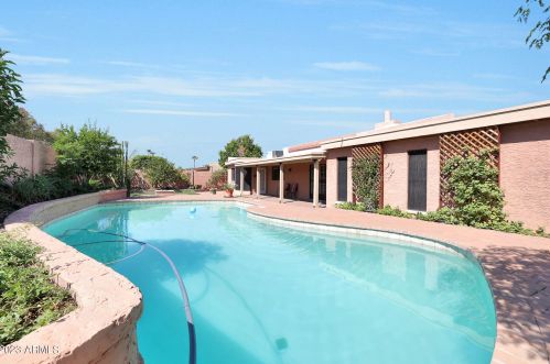 901 Beck Ln, Phoenix AZ  85022-3505 exterior