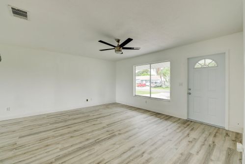 1925 Redwing Cir, Fort Pierce FL 34952-8834 exterior