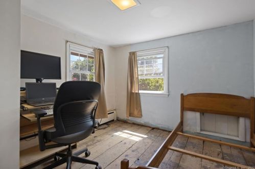 158 Center St, Windsor Locks CT 06096-2409 exterior