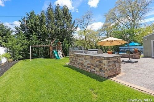 9 Sagamore Ln, Huntington Station NY exterior