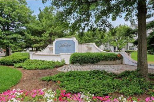 1613 Waterford Dr, Edison NJ  08817-1909 exterior