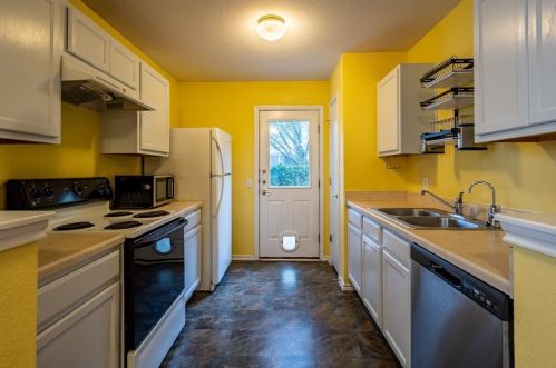 8603 Davis Oaks Trl, Austin TX  78748-6583 exterior