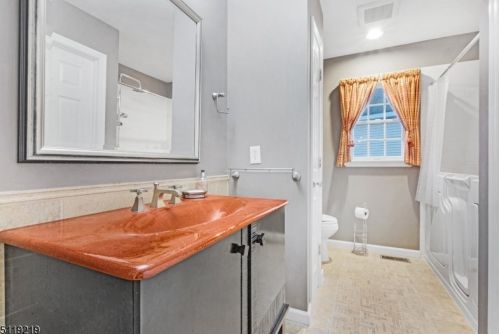 8 Otter Crk Rd, Montgomery NJ 08558-2369 exterior