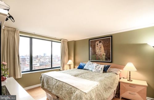 2001 Hamilton St, Philadelphia PA  19130-4298 exterior