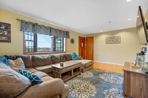 1107 Queensbury St, Pittsburgh PA 15205-3728 exterior