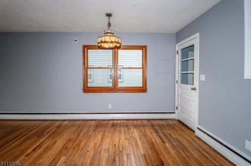 6 Melvin Ave, Iselin NJ 08830-2439 exterior