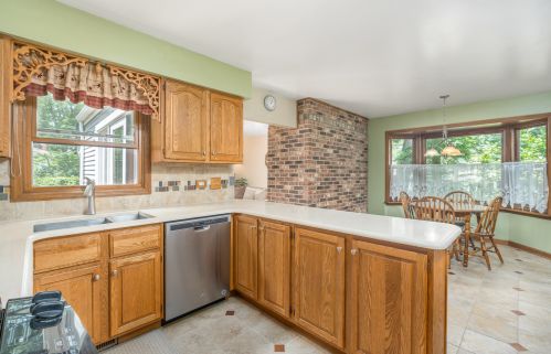 942 Kirk Ave, Elmhurst IL 60126-5143 exterior