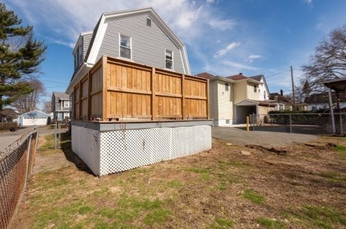 42 Ellsworth Rd, Peabody MA 01960-5325 exterior