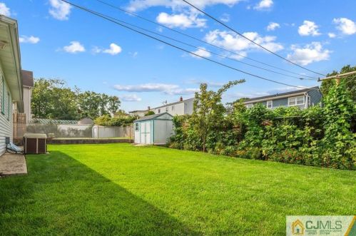 265 James Pl, Iselin NJ 08830-1226 exterior