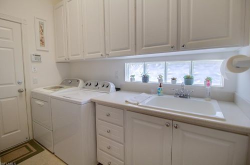 7850 Orvieto Ct, Naples FL 34114-2626 exterior