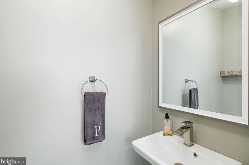 212 Atlantic Ave, Tavistock NJ 08033-3334 exterior