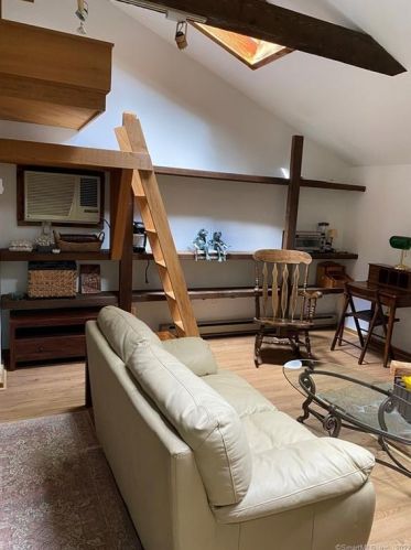 8 Meadow Rd, Westport CT  06880-3011 exterior